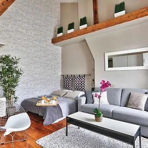 Апартаменты Lovely Nest Eiffel Tower Bottom, Париж